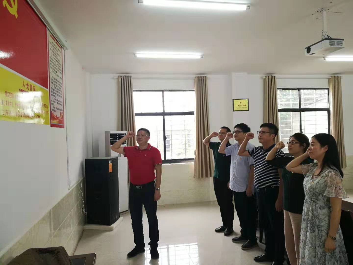 看望贫困户照片IMG_8431.JPG